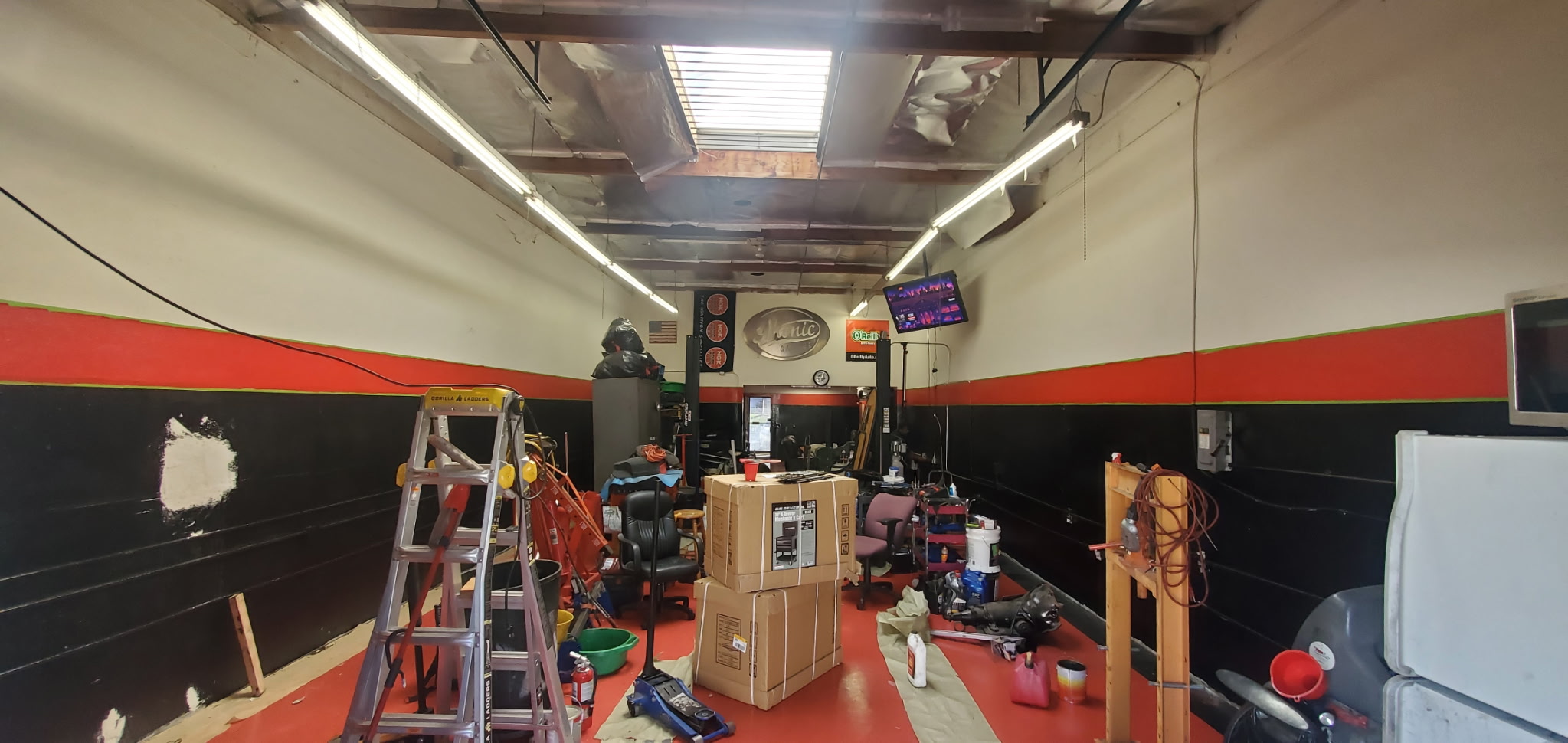 Akonic Garage during the original shop build-out